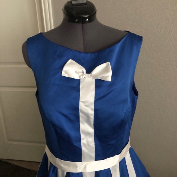 ❌Sold❌Cute Blue and White Bow Dress - Picture 2 of 4